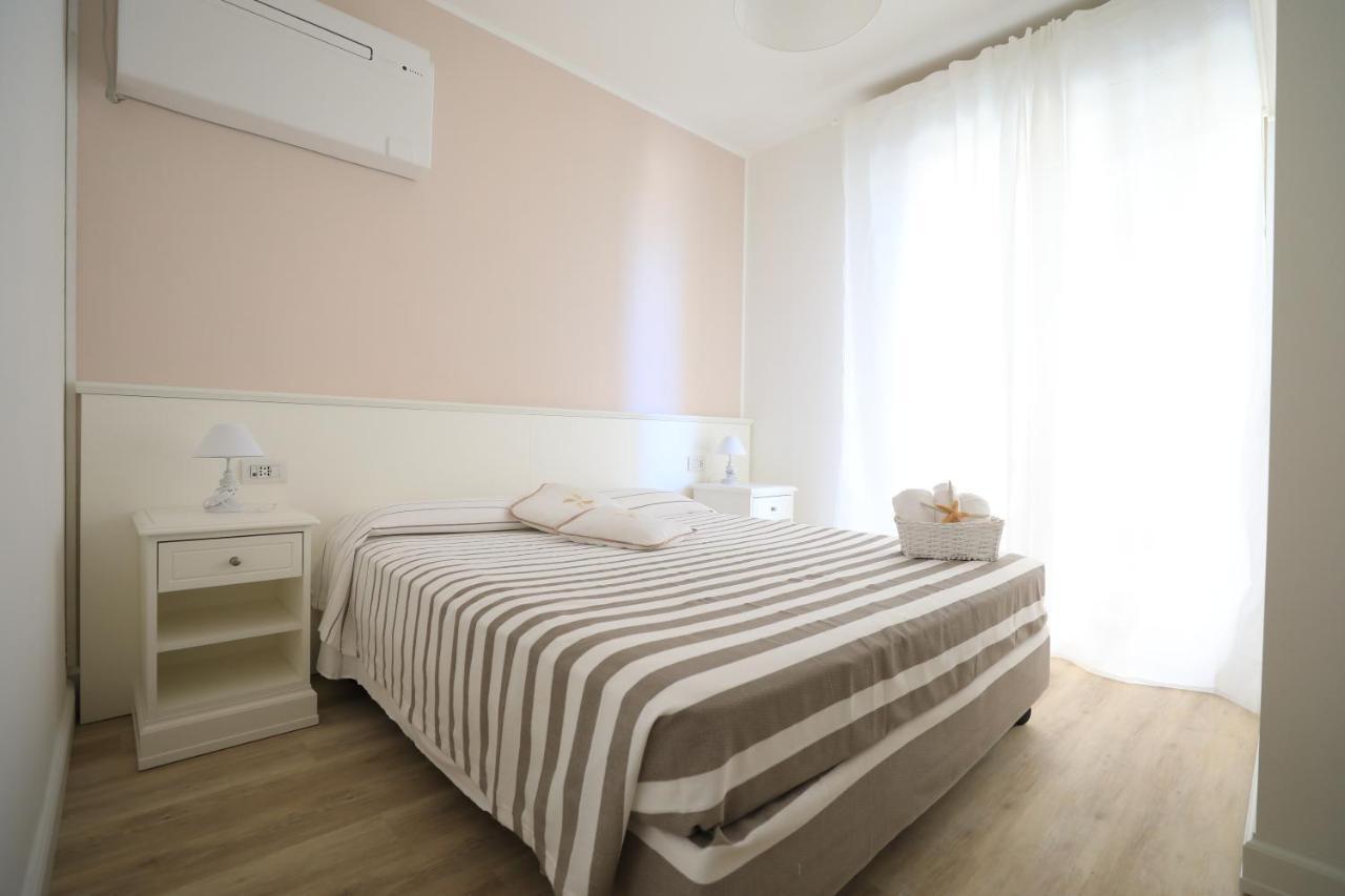 Hotel Continental Пиетра Лигуре Екстериор снимка