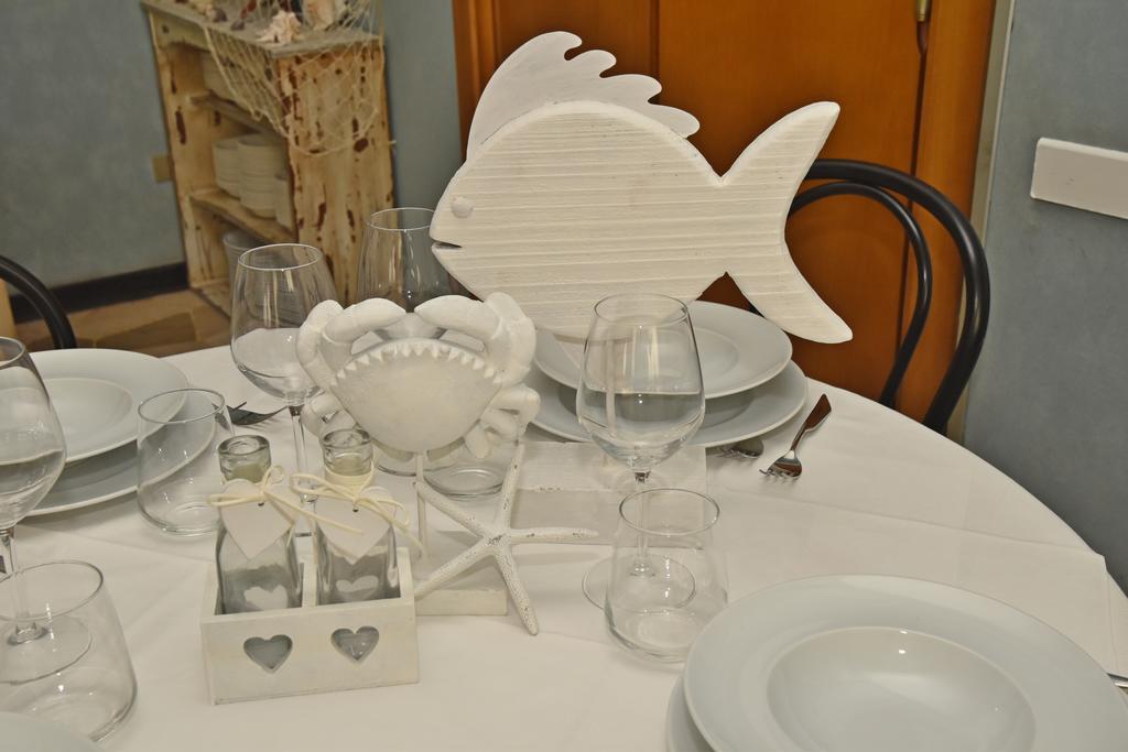 Hotel Continental Пиетра Лигуре Екстериор снимка