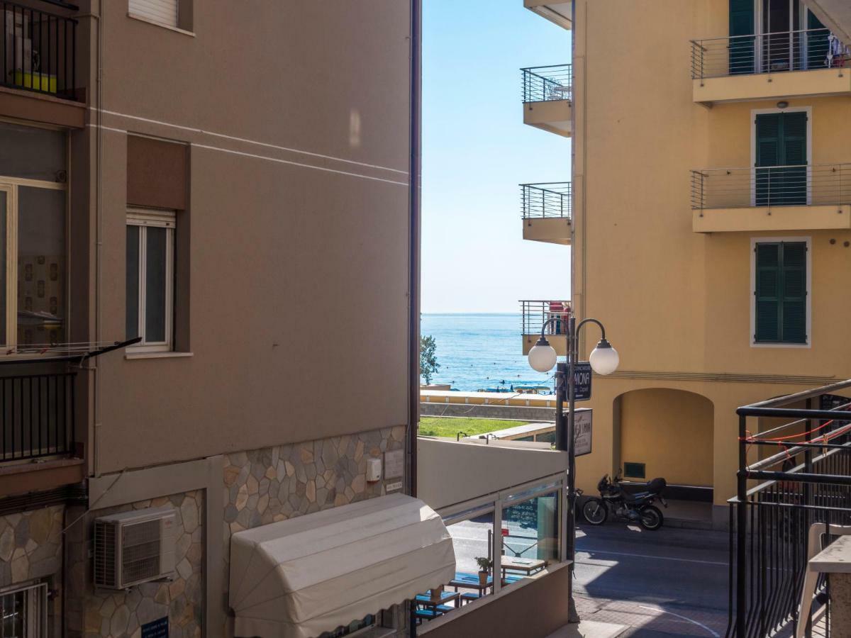 Hotel Continental Пиетра Лигуре Екстериор снимка